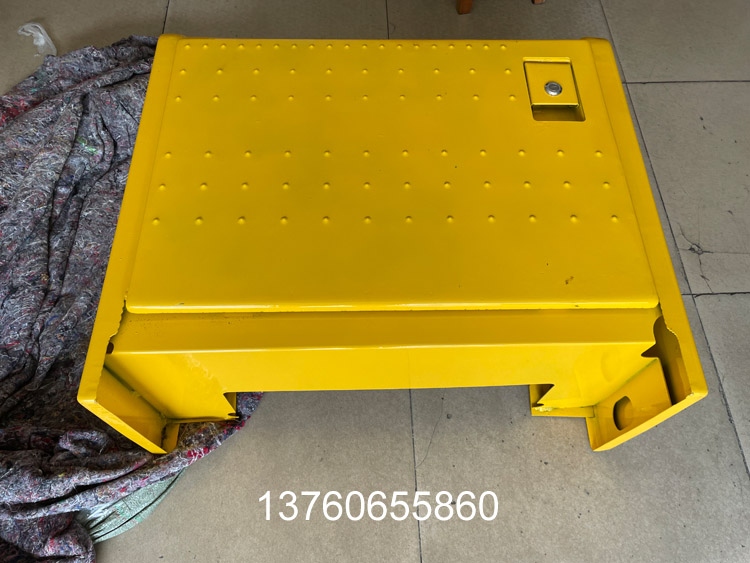 PC200-8挖掘機工具（jù）箱